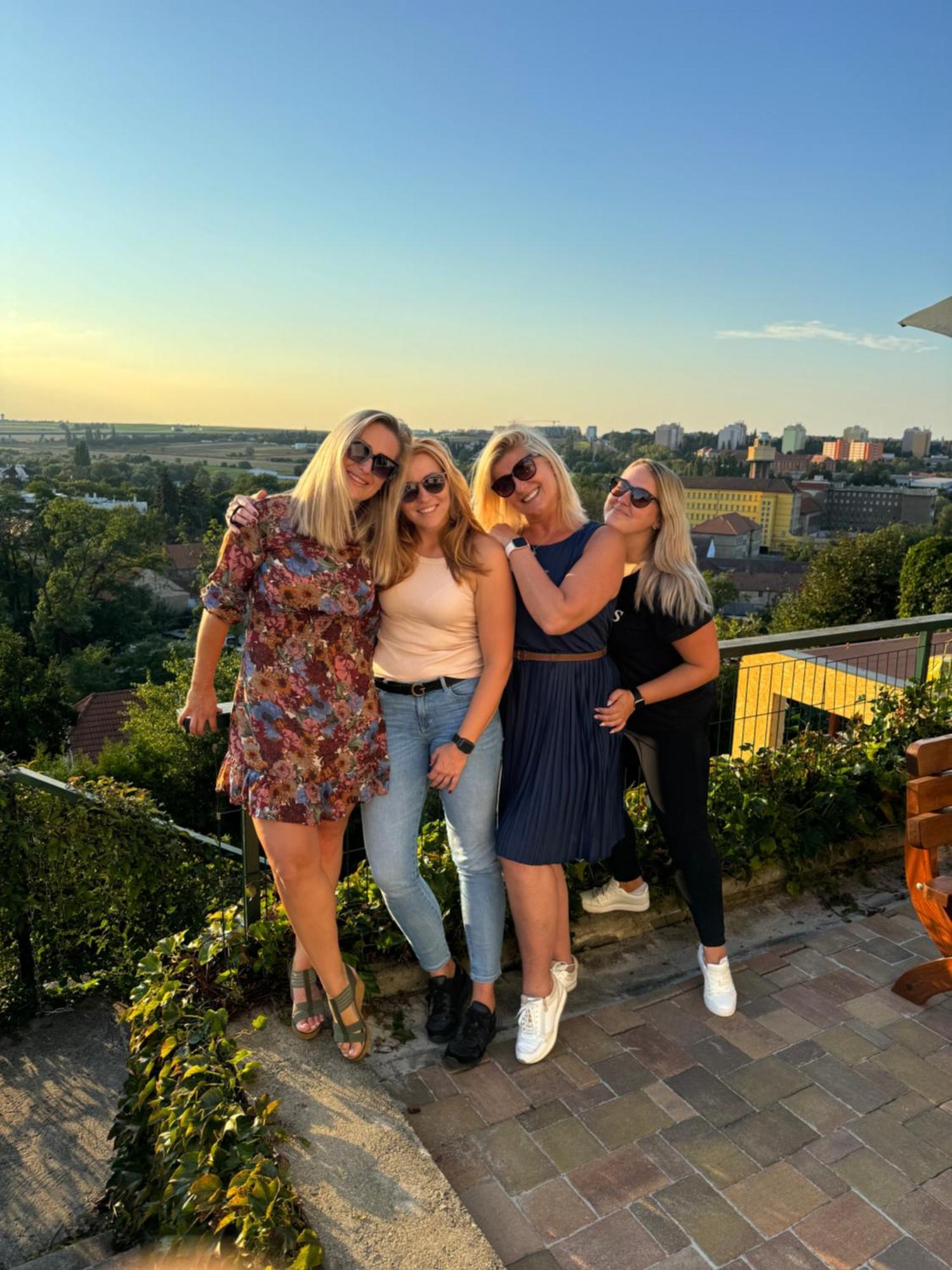Airport Luxury Apartment & Spa Prague Luaran gambar