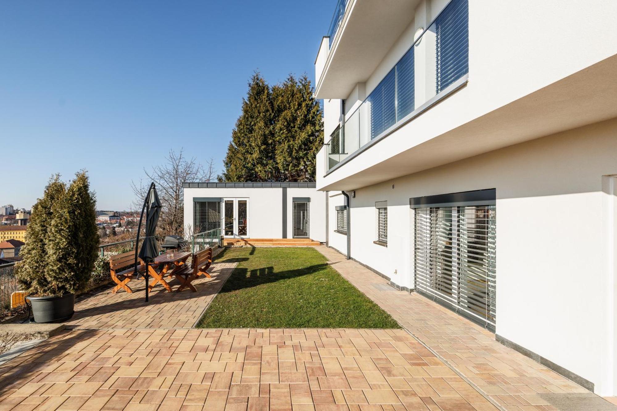 Airport Luxury Apartment & Spa Prague Luaran gambar