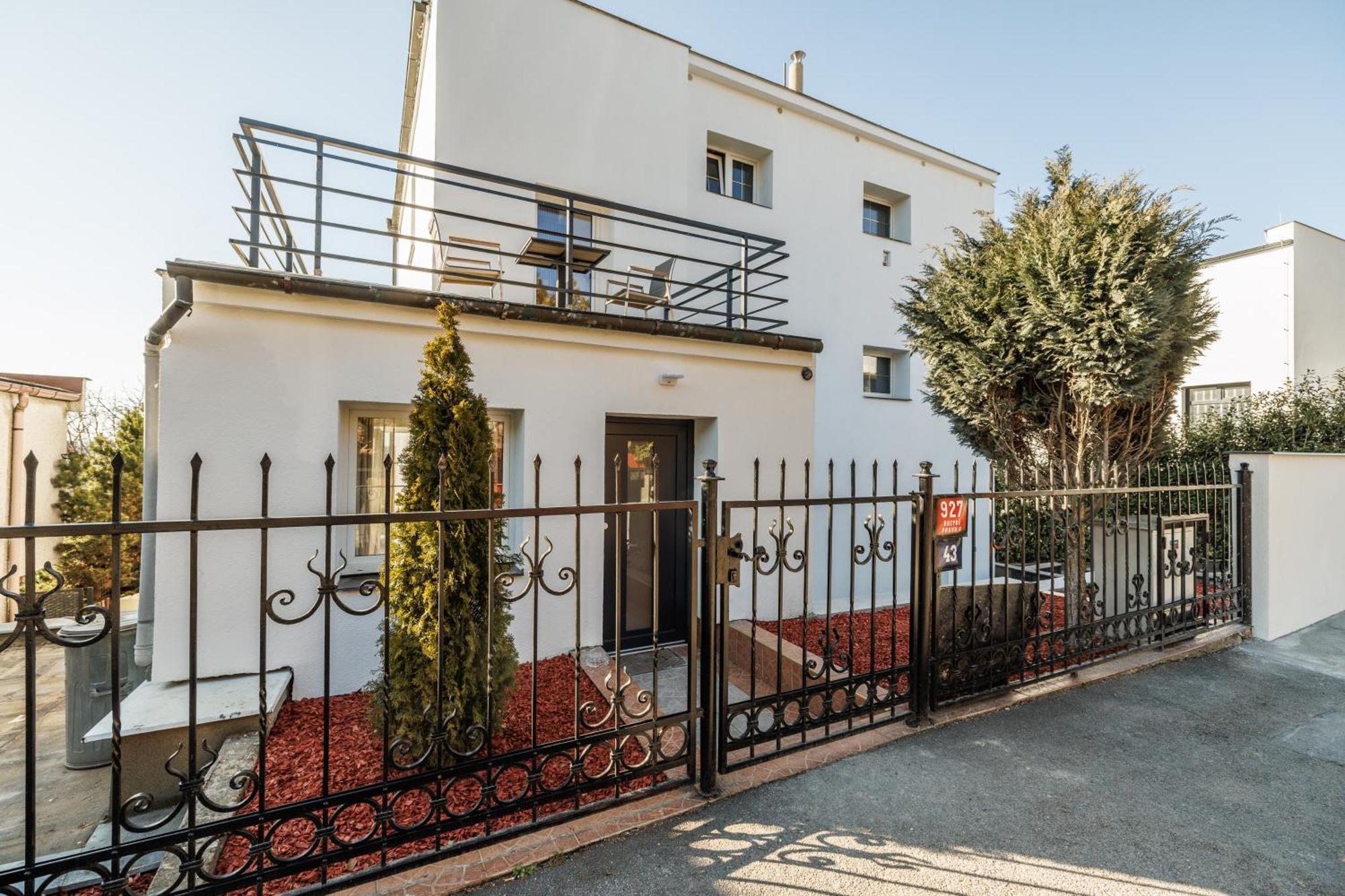 Airport Luxury Apartment & Spa Prague Luaran gambar