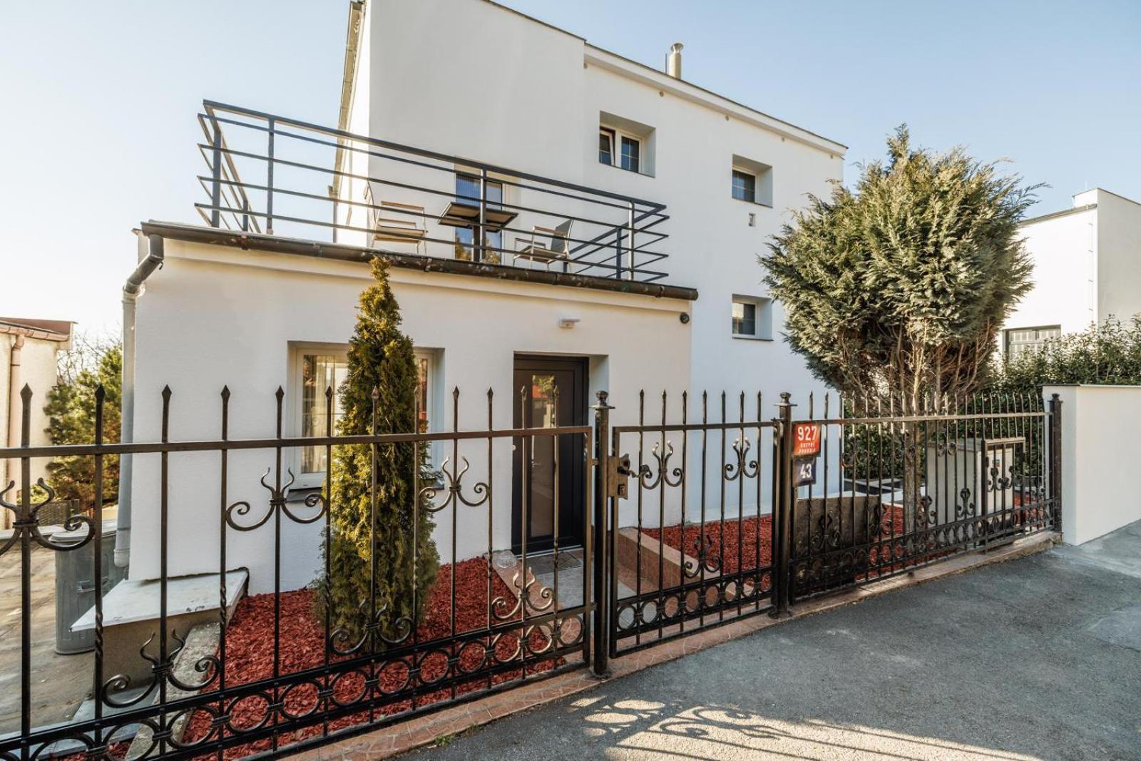 Airport Luxury Apartment & Spa Prague Bilik gambar