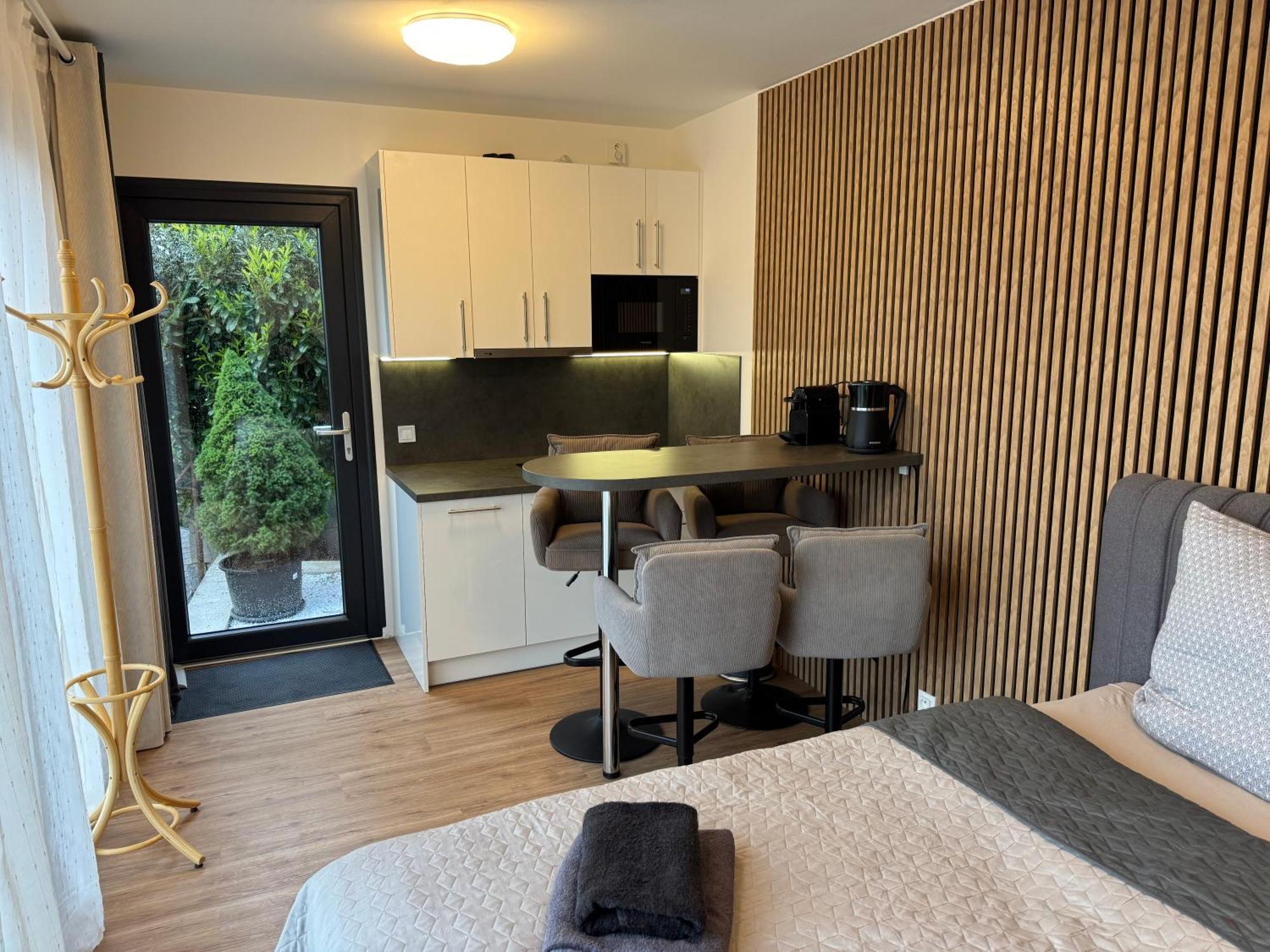 Airport Luxury Apartment & Spa Prague Luaran gambar